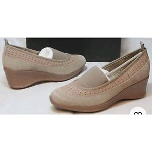 Elllen Tracy Women's 9 Slip On Casual comfort wedge shoes
